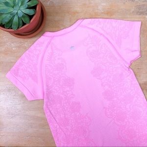 Lulu lemon swiftly tech tee with floral lace